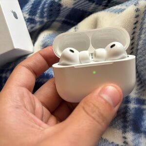 Apple White Wireless Earbuds